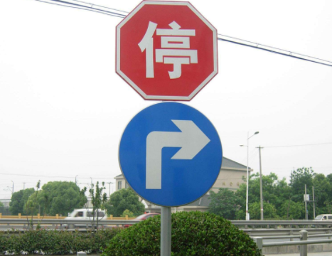常見(jiàn)交通標志牌除銹焊渣的方案